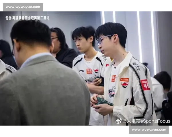 电竞选手转会风云再起战队阵容调整引发粉丝热议